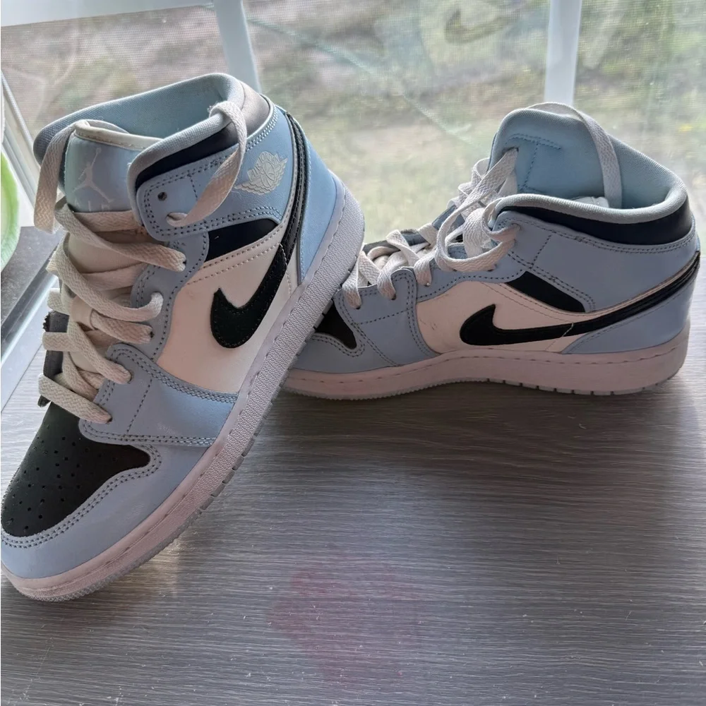 Nike Sneakers in Light Blue‎ and White